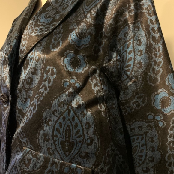 Beautiful Moschino Cropped Blazer - Picture 2 of 4